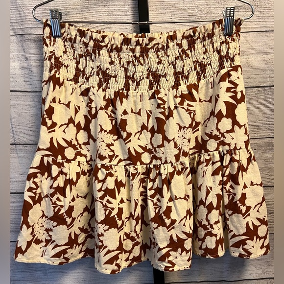 Universal Thread Skirt - Picture 2 of 4